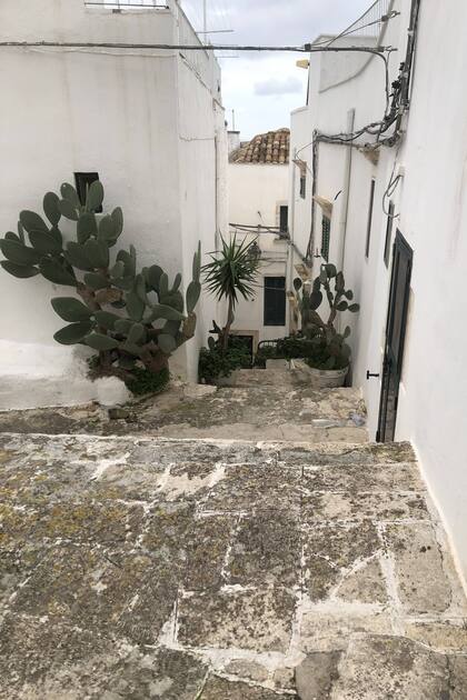 En Ostuni hay callecitas que invitan a perderse
