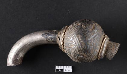 En otoño, los miembros de Nordjysk Detektorforening encontraron varias monedas de plata en un campo cerca de Bramslev, al noreste de Hobro, a ocho kilómetros del castillo vikingo Fyrka