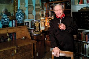 En otro rincón de su casa. Como buen entrerriano, el mate lo acompaña
adonde vaya.
