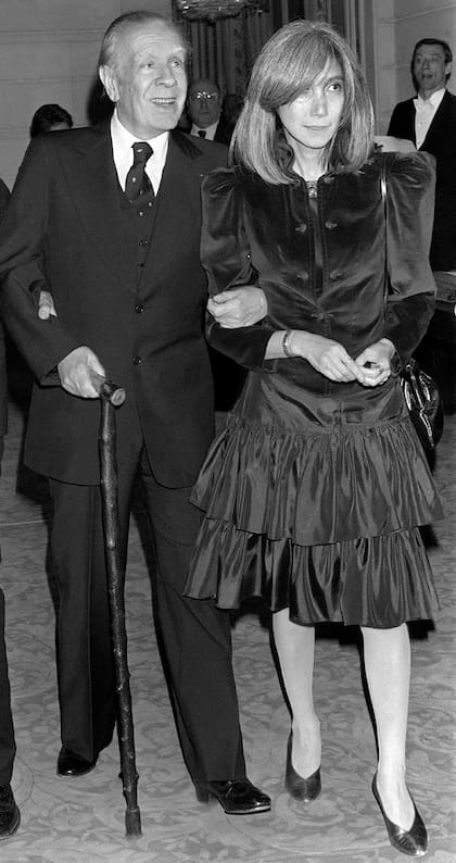 En París, el 19 de junio de 1983, antes de la entrega a Borges de la Orden Nacional de la Legión de Honor, de mano del presidente François Mitterrand