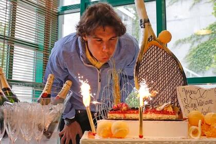 En París, Nadal festejó su cumpleaños cada temporada desde que juega el torneo de Roland Garros