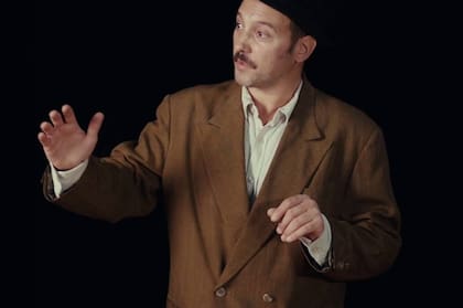 En París, Pablo trabajó como actor, músico y también cuentacuentos en dos museos parisinos.