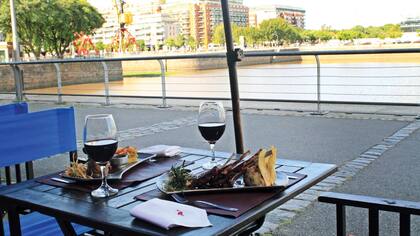 En Patagonia Grill & Bar, cocina patagónica para disfrutar mirando al río