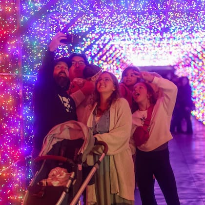En Peppermint Parkway las familias se pueden sacar fotos con Santa hasta el 23 de diciembre (Instagram/@peppermintparkway)