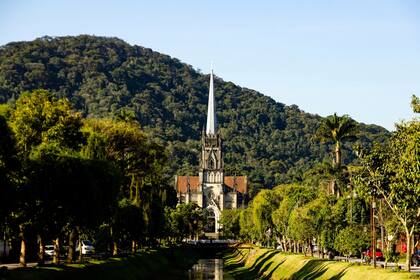 Petrópolis, en la sierra fluminense, contiene rica historia y paisajes imponentes.