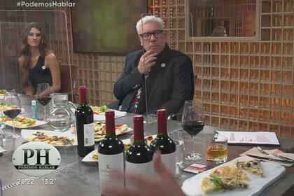 En PH: Podemos Hablar incorporaron acrílicos para separar a los invitados en la mesa