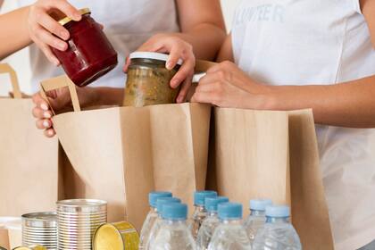 En Phoenix hay negocios locales que se suman a la iniciativa de ayudar a quienes más necesitan alimentos (Bancodelimentos/Archivo)