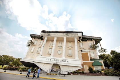 En Pigeon Forge hay un edificio temático que parece estar al revés