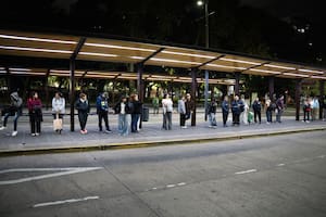 Así viven los usuarios el conflicto de los colectivos al que se sumó la UTA: “Es una lotería”