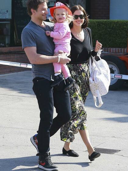 En plena campaña para los Oscar, Bradley Cooper disfruta de un tiempo en familia con su mujer Irina Shayk y su hija Lea