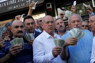 Erdogan sube la apuesta y pide un boicot de productos de EE.UU.