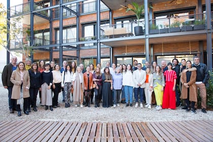 En pleno, los profesionales de estudios de arquitectura, diseño y decoración que plasmaron su impronta en espacios que van a sorprender. En la inauguración también estuvieron presentes propietarios y accionistas del desarrollo inmobiliario de La Nación.