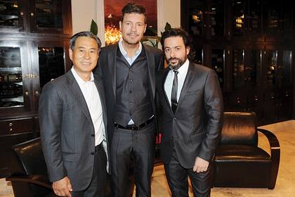 En plenos preparativos para el lanzamiento, Marcelo Tinelli se reunió días atrás en el Palacio Duhau-Park Hyatt con sus socios, Young Woo y Hernán de Laurente, para ultimar detalles.