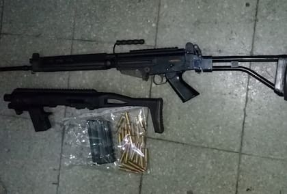 En poder de Lucho Cantero se decomisaron un FAL y un kit para utilizar una pistola Glock como subfusil