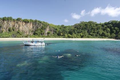 En Praia do Sancho es muy común hacer esnórquel