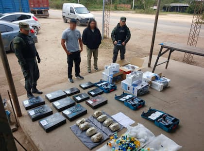 En presencia de testigos hábiles y con el aval legal de la Magistrado interviniente, los uniformados realizaron la apertura de las encomiendas (Foto: Argentina.gob.ar)