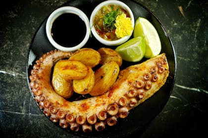 En Presidente hay propuestas más minuteras, como una hamburguesa o una milanesa de ojo de bife con lingüini, y hasta sushi, ceviches y pulpo