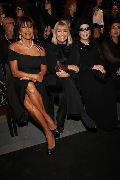 En primera fila, Anamá Ferreira, Adriana Costantini y Graciela Borges.