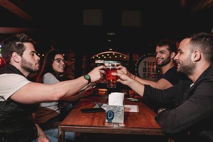 En Puerto Madero, The Beer Spot seduce con 20 canillas y 16 cervezas distintas para el after office ideal