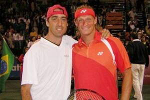 En Punta del Este, la presencia de Nalbandian volvió a conmover; el unquillense, aquí con Meligeni, fue la gran figura del Desafío Telmex