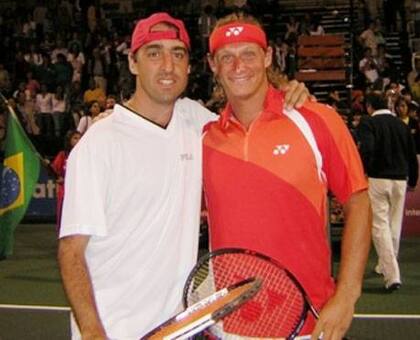 Meligeni con el cordobés David Nalbandian, durante una exhibición tenística en Punta del Este