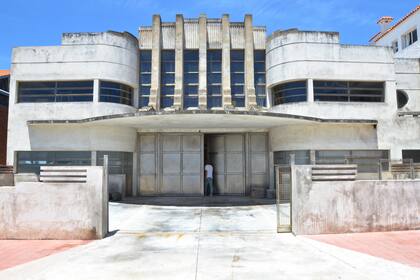 En Punta del Este. Una icónica estación de servicio convertida en loft y estudio de un arquitecto ítalo-uruguayo