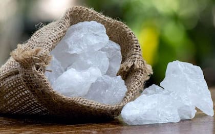 En qué remojar la piedra de alumbre para utilizarla como desodorante