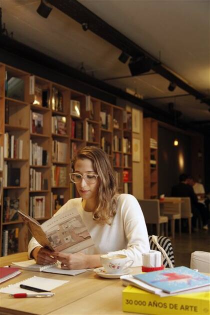 En Quimera conviven galería de arte, librería y restaurante