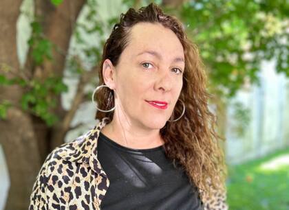 “En relación a lo farmacológico le recetaron una medicación para las convulsiones, pero empezamos a ver que le destruía los dientes y la panza. Justo había salido lo del aceite de cannabis y cuando estuvimos a punto de empezar con eso Kahia dejó de convulsionar sin ingerir la medicación”.