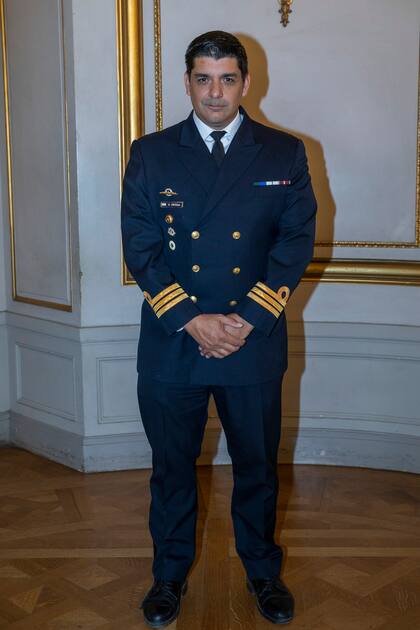 En representación de la Armada, asistió el capitán del rompehielos Almirante Irizar, Guillermo Ortega.