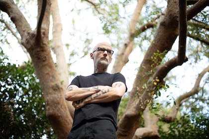 En Reprise, Moby interpreta su canción favorita de su amigo David Bowie: "Heroes"