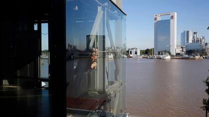 En Retiro, un nuevo mirador permite ver el río y asomarse al pasado