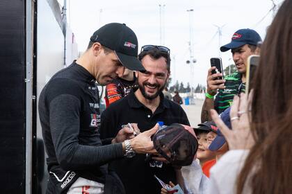 En Río Cuarto, los invitados al Race Tour INFINIA tuvieron un meet & greet con Matías Rossi, del Toyota Gazoo Racing YPF INFINIA.