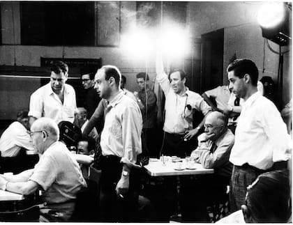 En rodaje: Raab, que empezó su carrera como crítico de cine, dirigió también un corto (José, hoy perdido) que ganó, en 1962, el primer premio del concurso anual del Instituto de Cinematografía