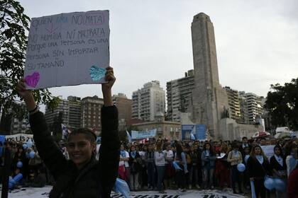 En Rosario, centenares de personas Pro Vida marcharon en contra de la legalización del aborto