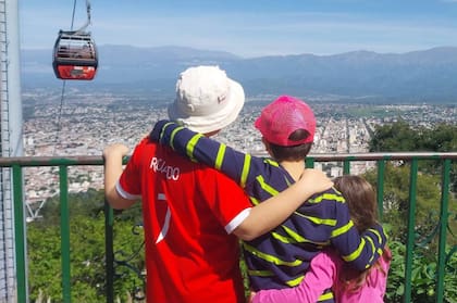 En Salta, Guadalupe formó una familia junto a Adolfo, con quien tuvo a sus hijos Alfonso, Rafael y Maitena.