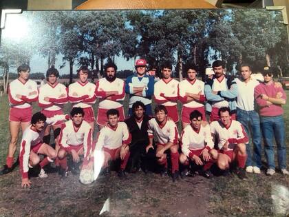 En San Cayetano, en su club en sus años de juventud.