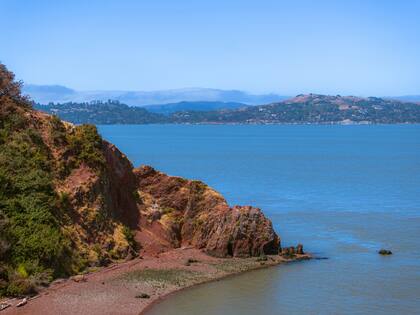 En San Francisco, California, se encuentra a la venta una isla por 25 millones de dólares; en el siglo XIX supo ser explotada por una empresa minera