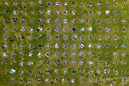 El Dolores Park, es una de las áreas verdes más icónicas de la ciudad californiana. La idea es que quienes acudan al parque se apropien de un círculo y no lo abandone