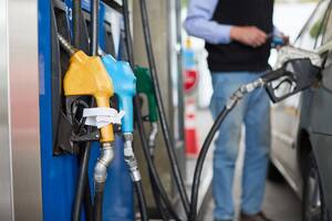 San Isidro busca eliminar la tasa que grava el precio de los combustibles