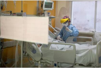 Paciente internado en terapia intensiva durante la pandemia de coronavirus 