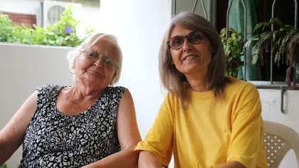 En San Javier hoy "casi nadie entiende" ruso, dijo Norma Karamán junto a su madre Clara Chaparenko en su casa del pueblo