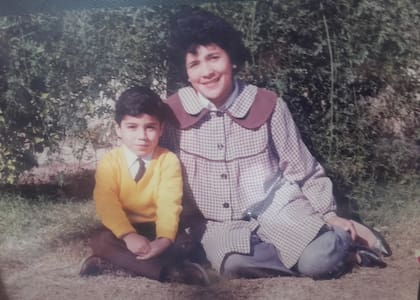 En San Nicolás, Agustín cultivó todos sus valores, acompañados de figuras referentes, como la seño Emilce (foto).