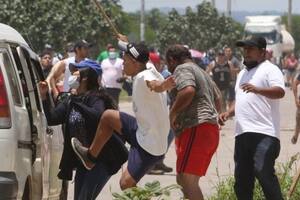 En Santa Cruz, simpatizantes del oficialismo y opositores se enfrentaron con violencia.