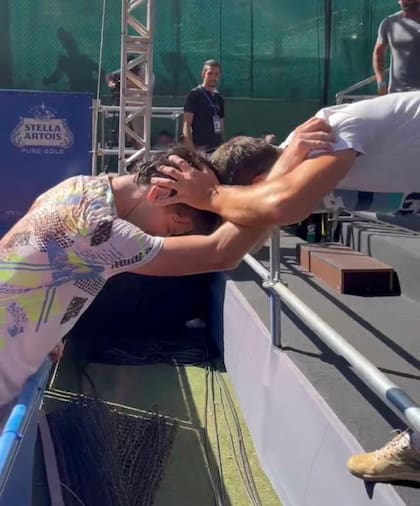 En Santos, la emotiva celebración de Lingua con su entrenador, Franco Pertusati