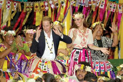 En septiembre de 2012,
con accesorios coloridos
y a puro baile en Tuvalu,
Polinesia