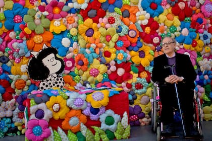 En septiembre de 2014, junto a Mafalda y rodeado de flores