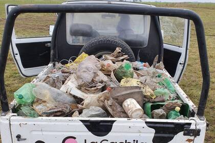 En septiembre de 2020 cargó un Jeep con el plástico que sacó del campo