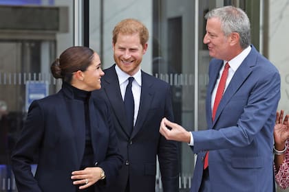 En septiembre del año pasado, Meghan y Harry tuvieron otro encuentro político -aquella vez con el ex alcalde de Nueva York, Bill de Blasio- que también despertó rumores. 