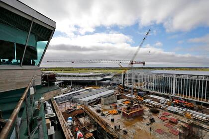 En la nueva terminal de Ezeiza habrá 148 mostradores de chek-in más 60 de self check-in. Y ya se están colocando los pisos y los cielorrasos